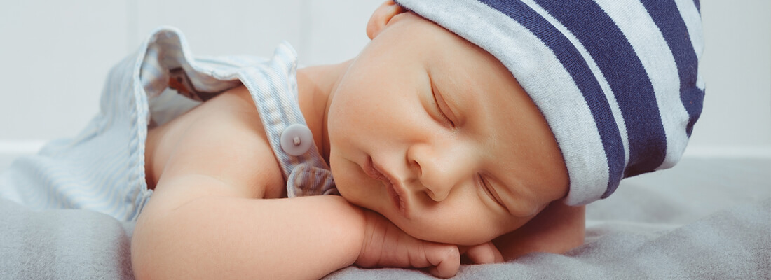 Cuscino per bambini neonato per prevenire sindrome della testa piatta nei  neonati e nei bambini piccoli : : Prima infanzia